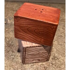 Ceramic box salt and pepper shaker